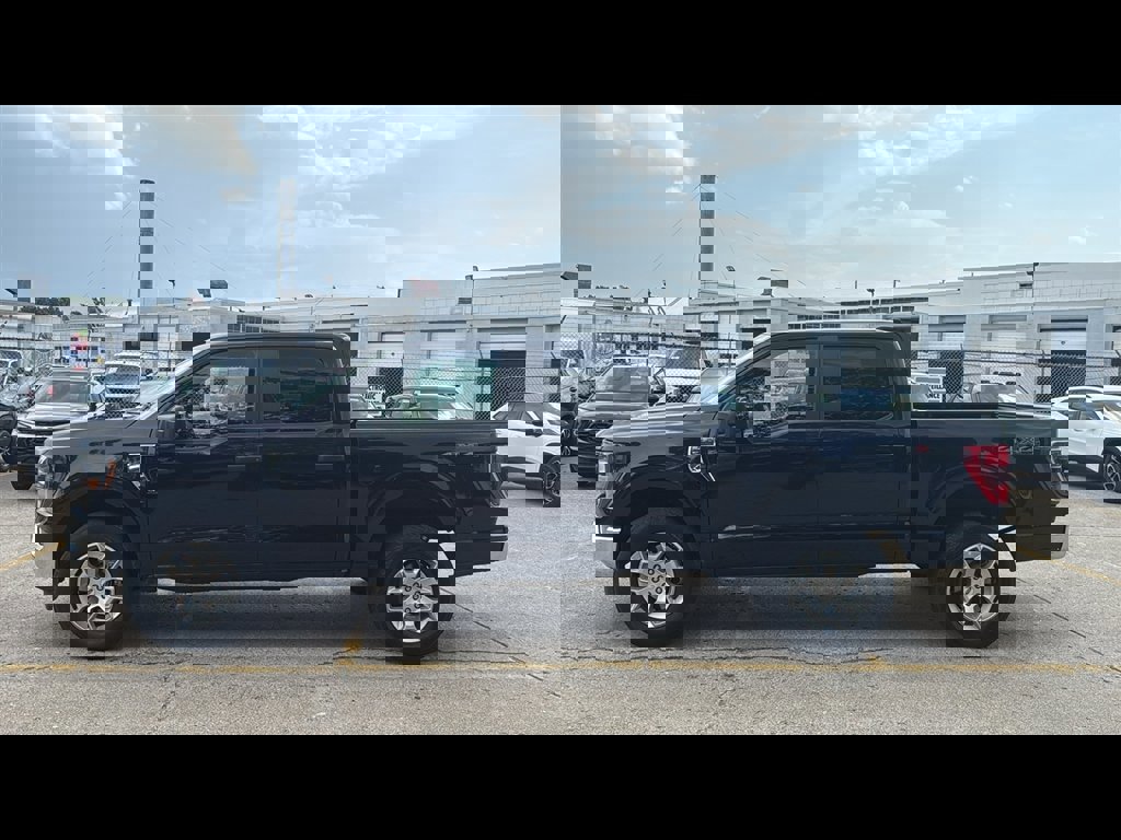 Used 2023 Ford F150 XLT image 3
