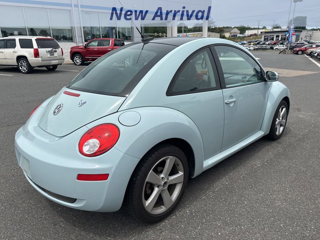 Used 2010 Volkswagen Beetle Final Edition FWD image 3