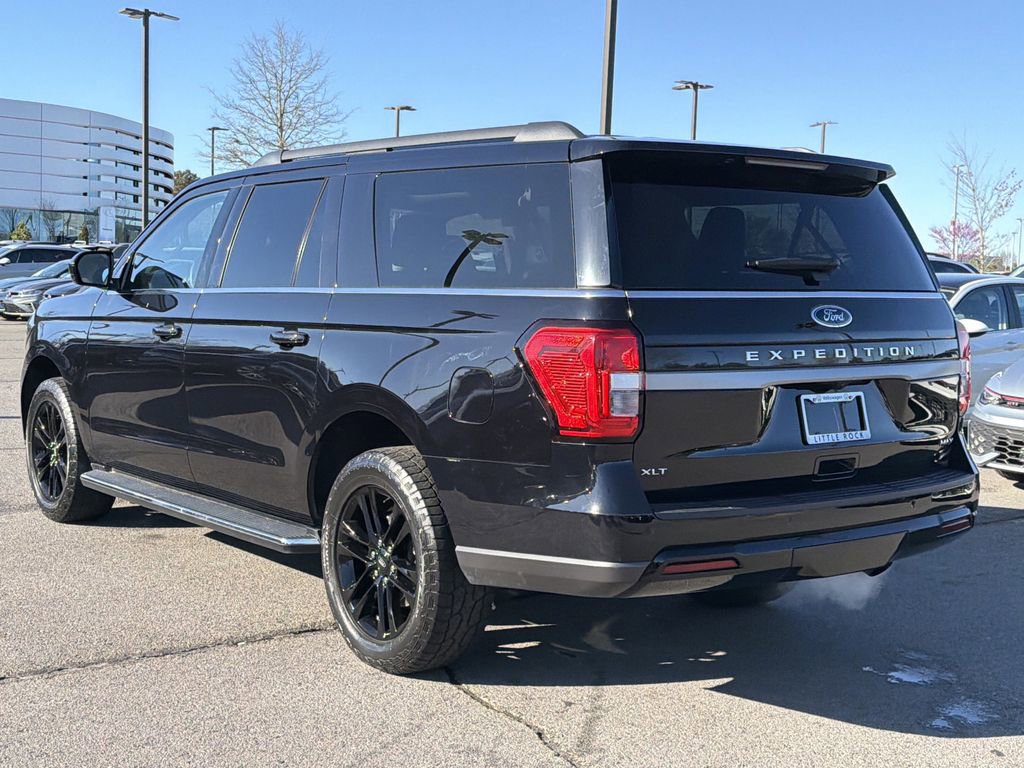 Used 2023 Ford Expedition Max XLT image 3