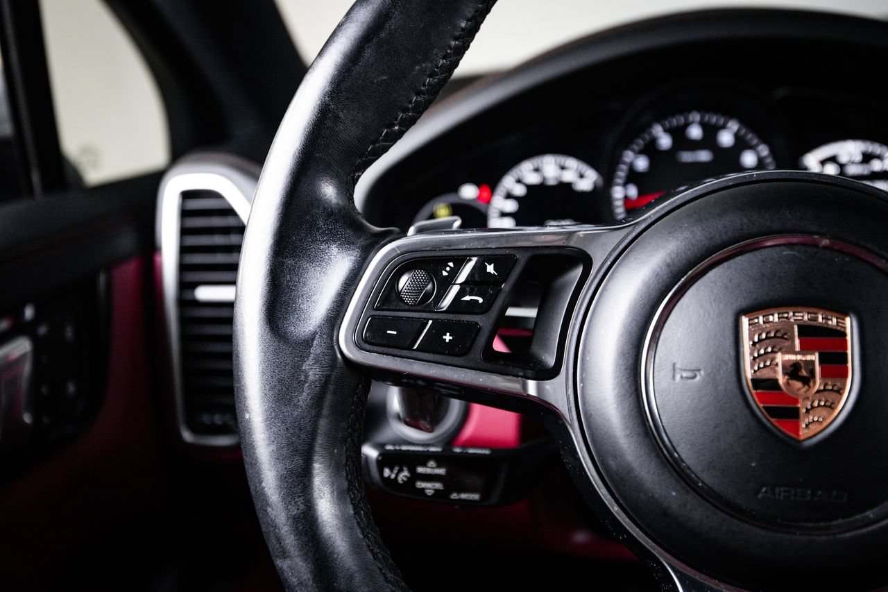 Certified 2023 Porsche Cayenne Platinum Edition AWD/4WD image 17