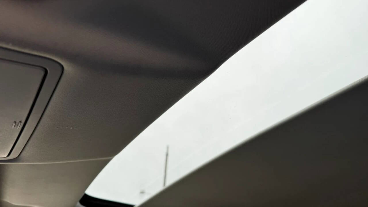 Used 2018 Land Rover Range Rover Evoque image 30