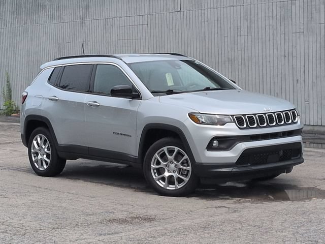 Used 2024 Jeep Compass Latitude AWD/4WD image 12