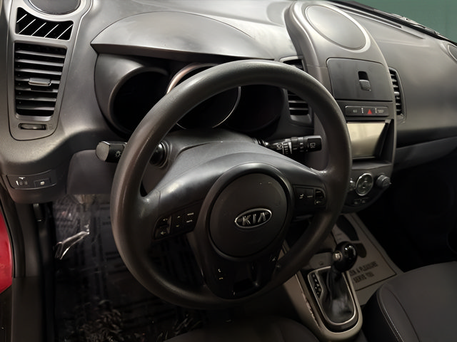 Used 2012 Kia Soul + FWD image 17