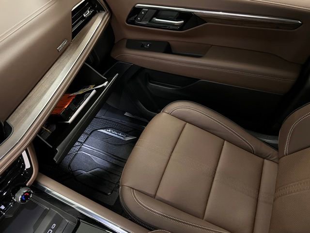 Used 2025 Chevrolet Tahoe High Country AWD/4WD image 40