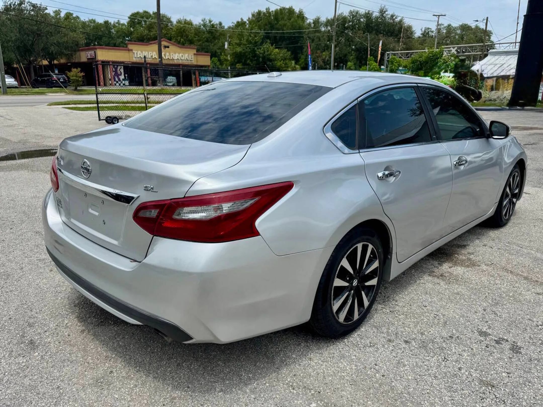 Used 2018 Nissan Altima 2.5 SL FWD image 12
