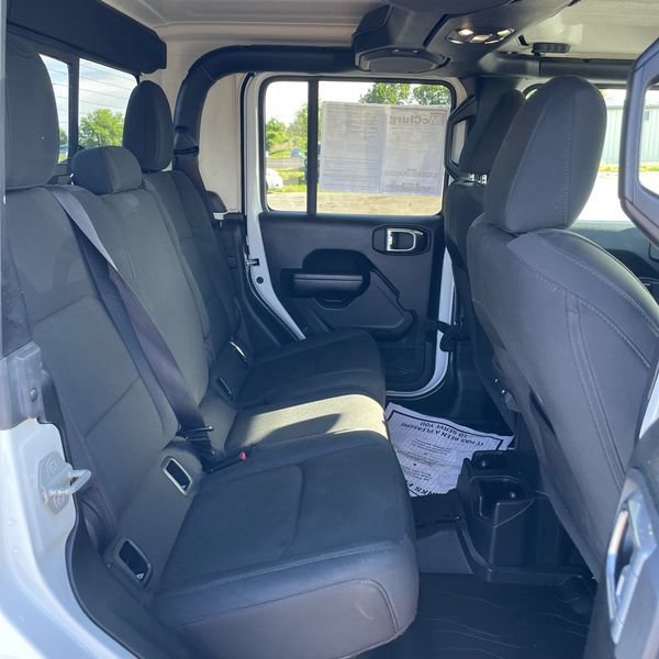 Used 2021 Jeep Gladiator Overland AWD/4WD image 12