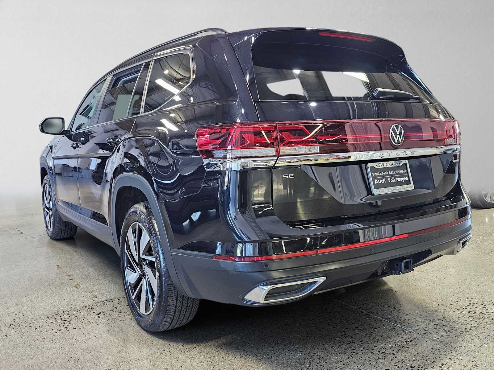 Used 2025 Volkswagen Atlas SE AWD/4WD image 5