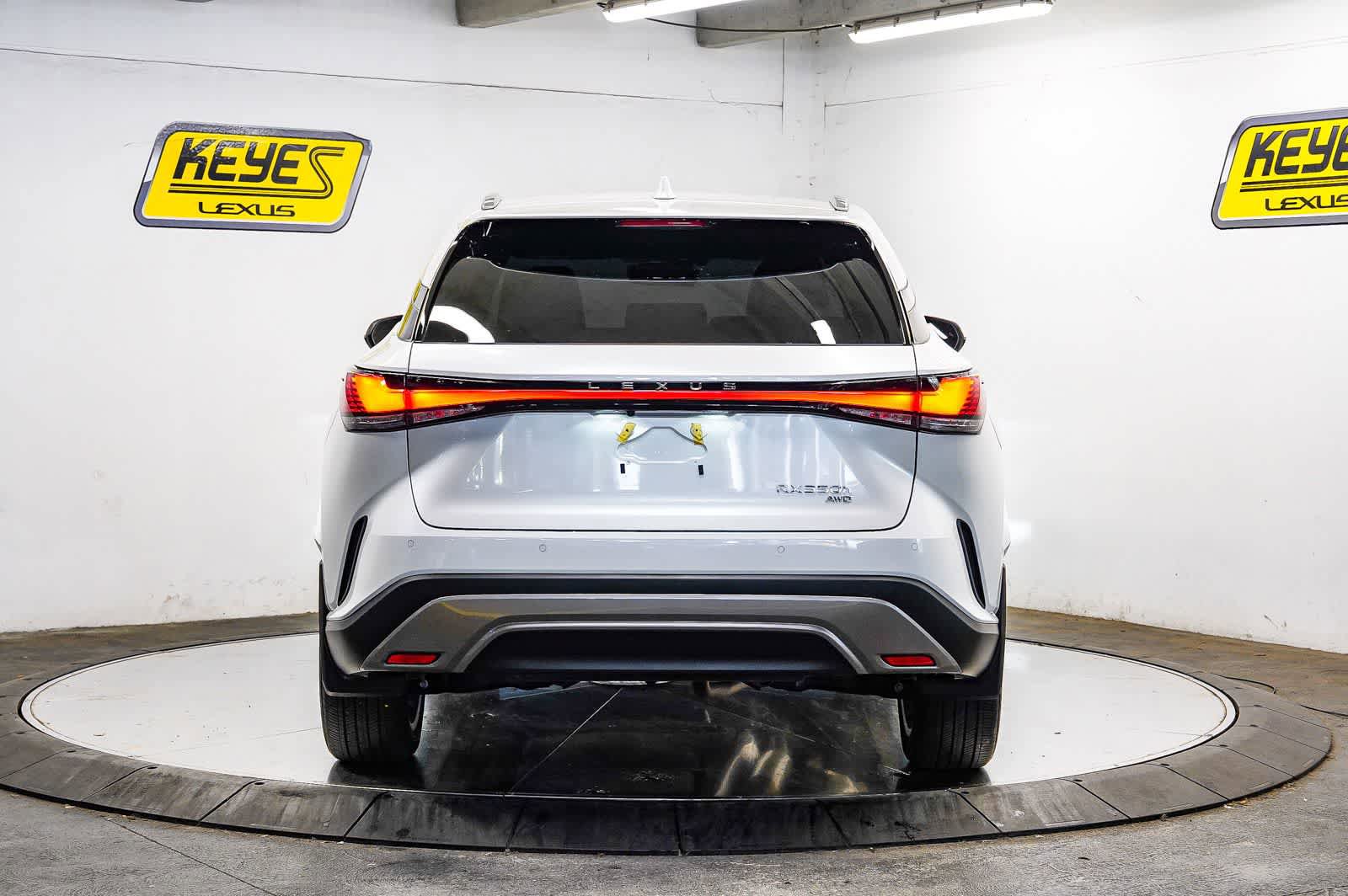 Used 2024 Lexus RX 350h w/ Convenience Package AWD/4WD image 3