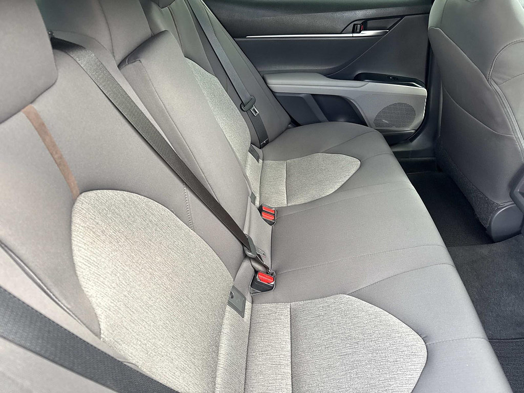 Used 2018 Toyota Camry LE FWD image 18