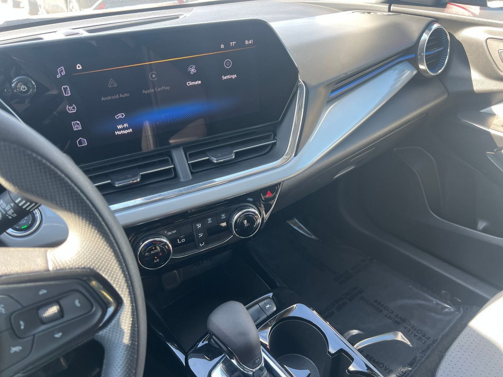 Used 2025 Chevrolet Trax LT FWD image 17