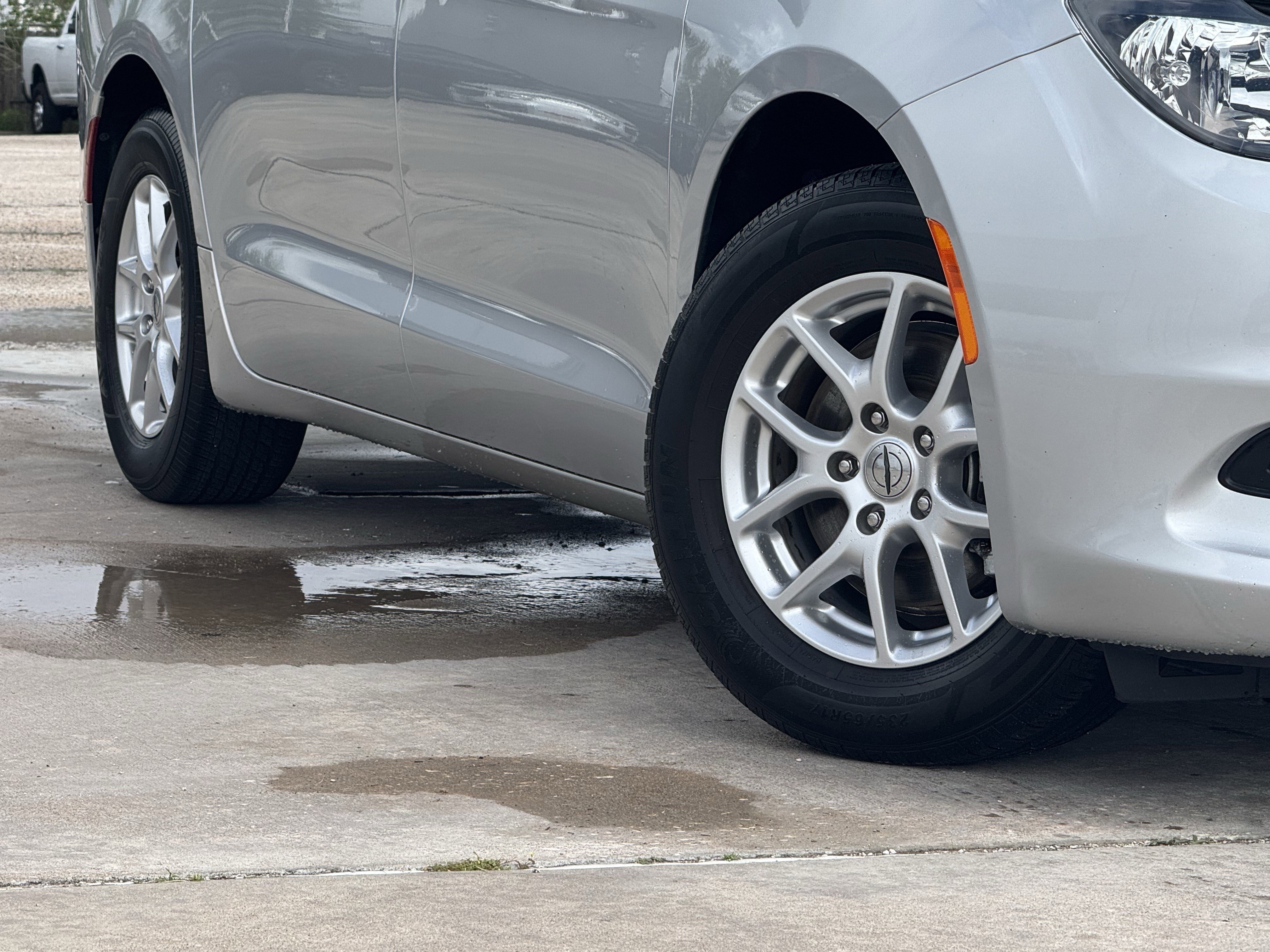 Used 2022 Chrysler Voyager LX image 12