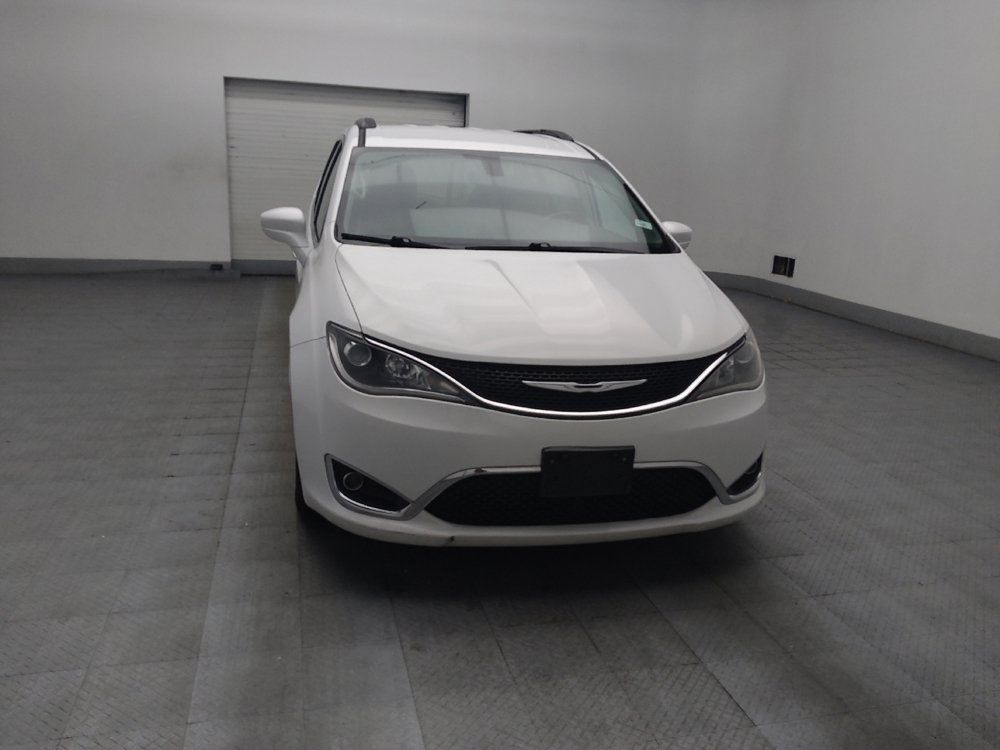 Used 2017 Chrysler Pacifica Touring-L w/ Tire & Wheel Group FWD image 14