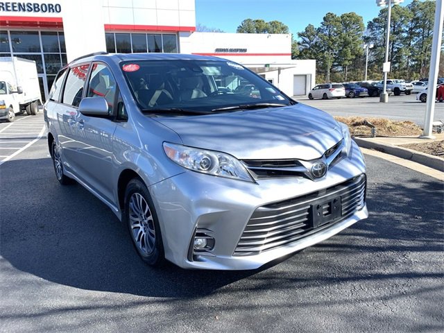 Used 2020 Toyota Sienna Limited image 2