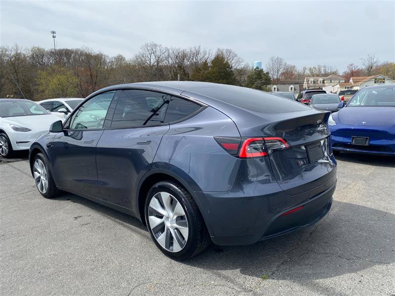 Used 2024 Tesla Model Y Long Range AWD/4WD image 3