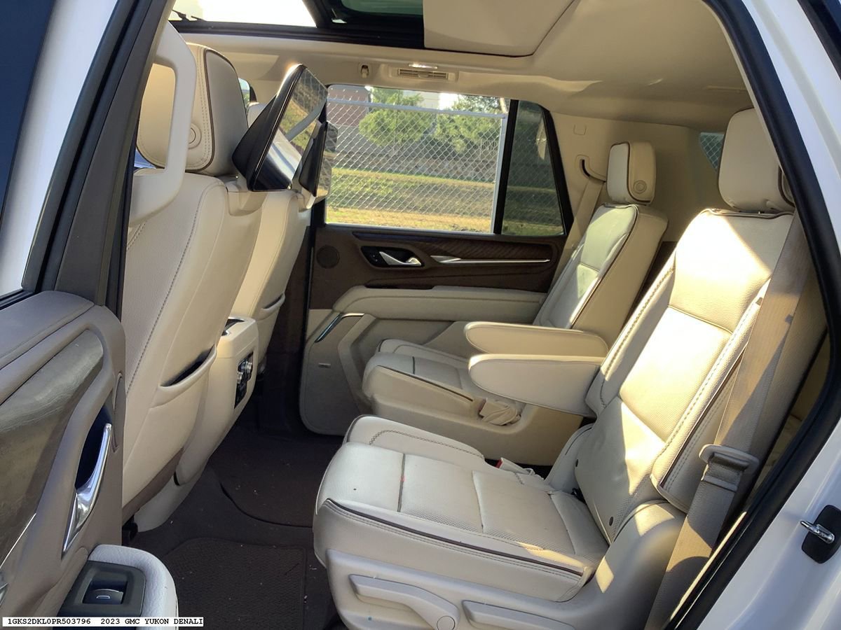 Used 2023 GMC Yukon Denali w/ Denali Reserve Package AWD/4WD image 8