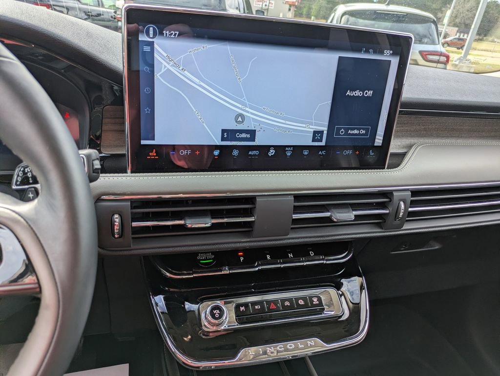 Used 2025 Lincoln Corsair Reserve image 12