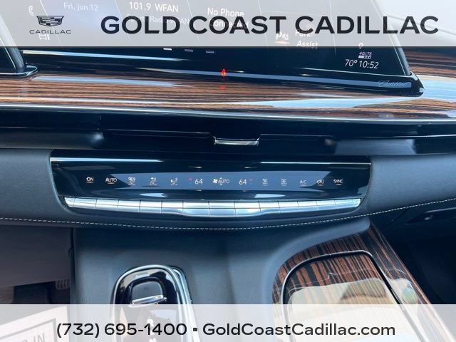 Used 2023 Cadillac Escalade Premium Luxury AWD/4WD image 31