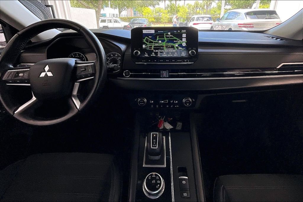 Used 2024 Mitsubishi Outlander SE FWD image 6