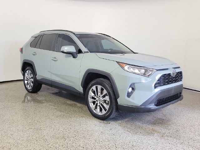 Used 2021 Toyota RAV4 XLE Premium FWD image 4