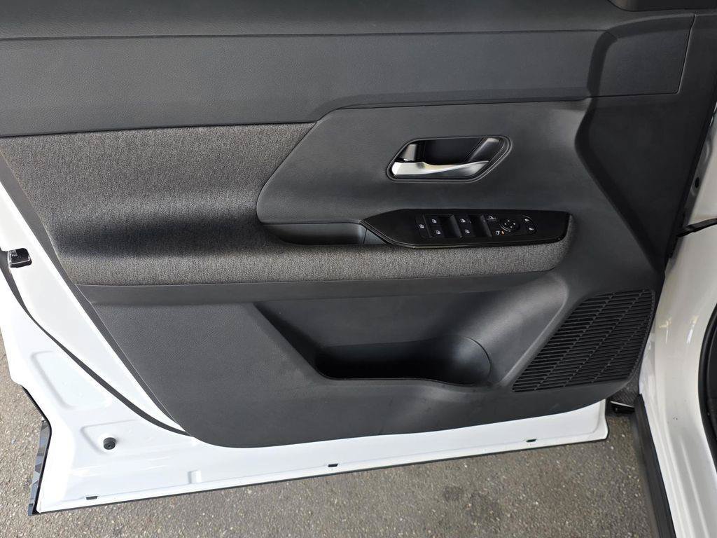 Used 2026 Nissan Kicks SV FWD image 28