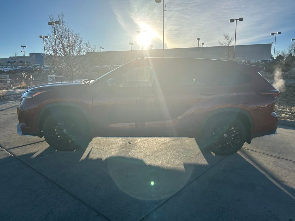 Used 2026 Toyota Highlander XSE image 4