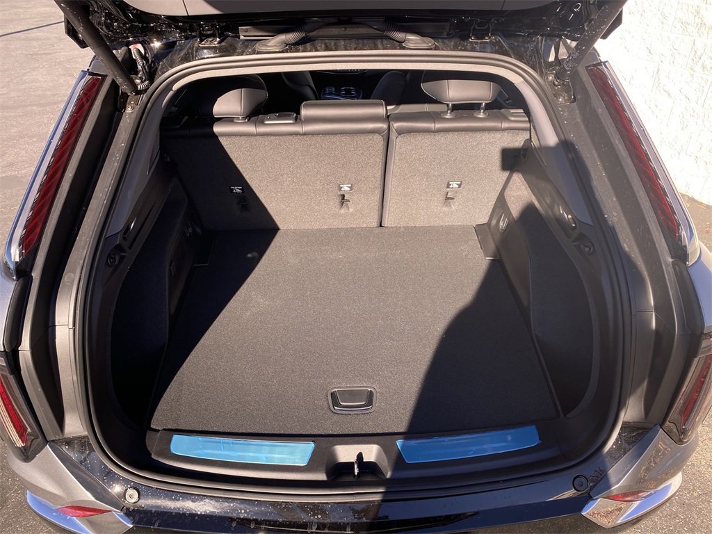 New 2026 Cadillac Optiq Sport 2 image 31