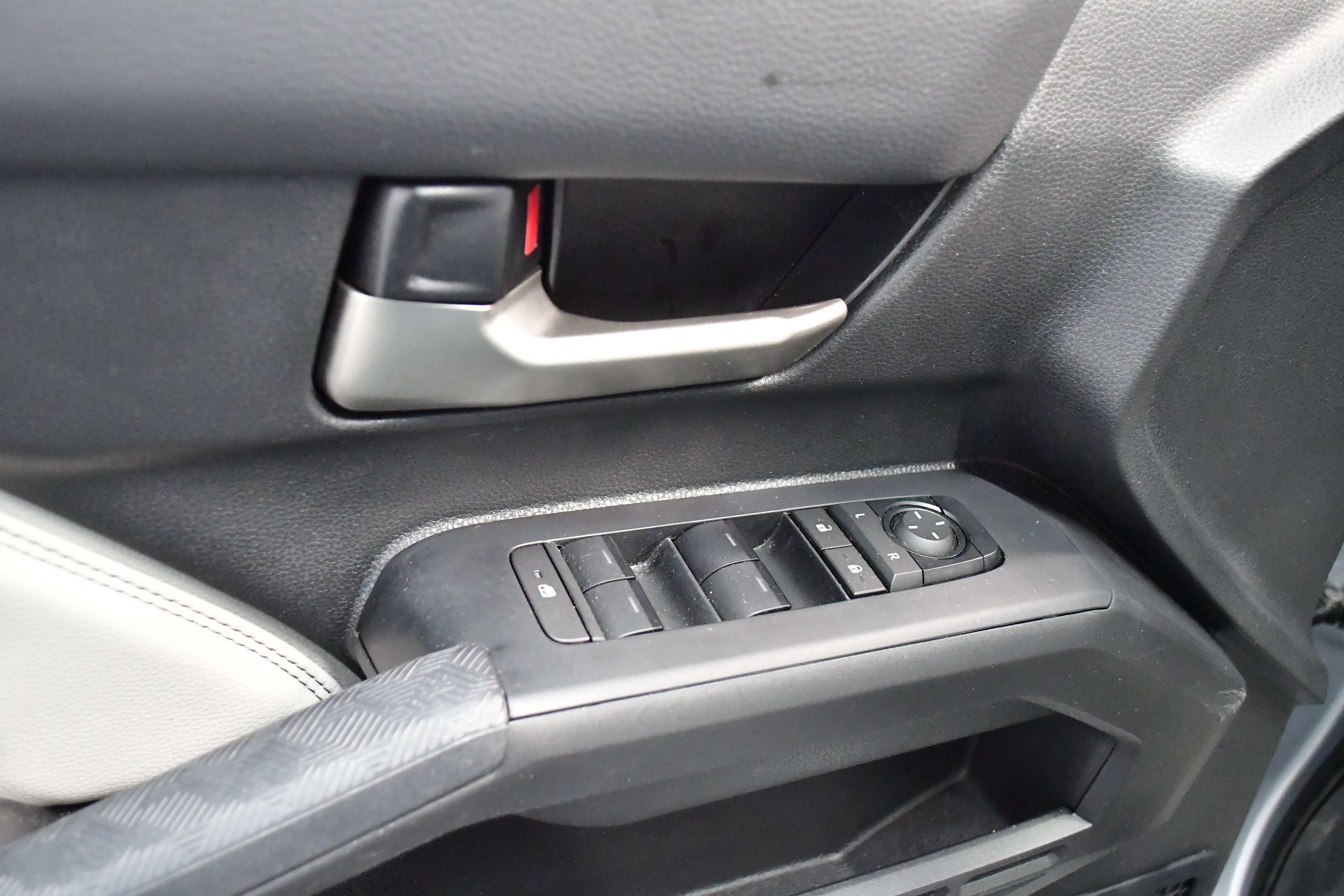 Used 2024 Toyota Tacoma Limited w/ Limited Package (LT) image 33