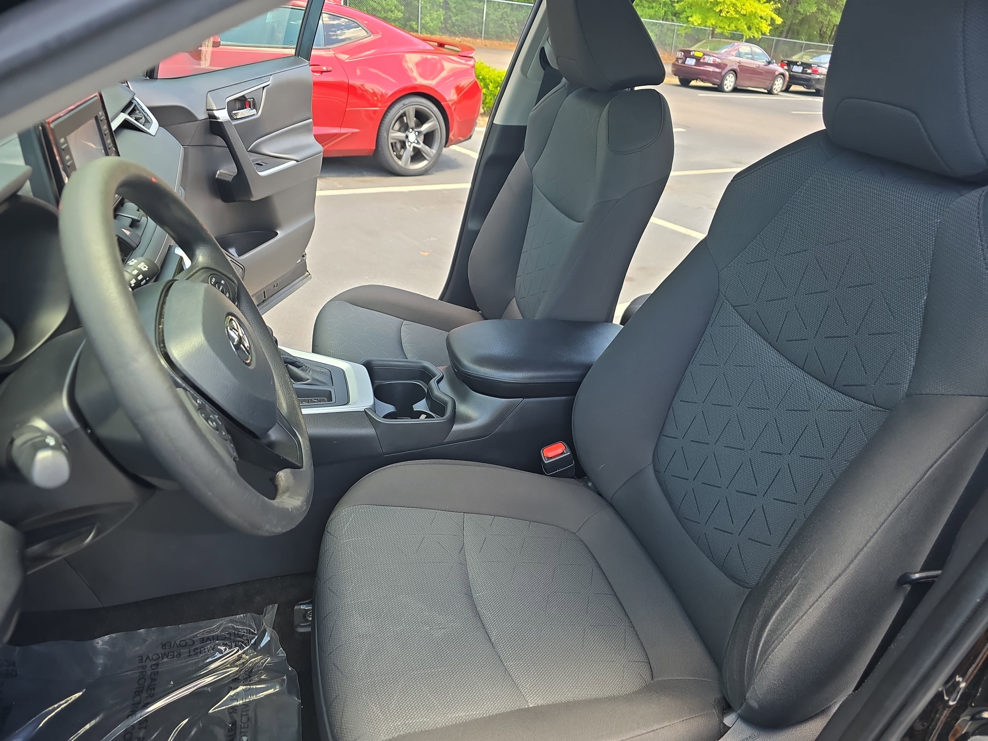 Used 2021 Toyota RAV4 XLE w/ Convenience Package FWD image 14