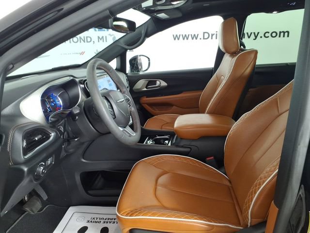 Used 2024 Chrysler Pacifica Pinnacle FWD image 13