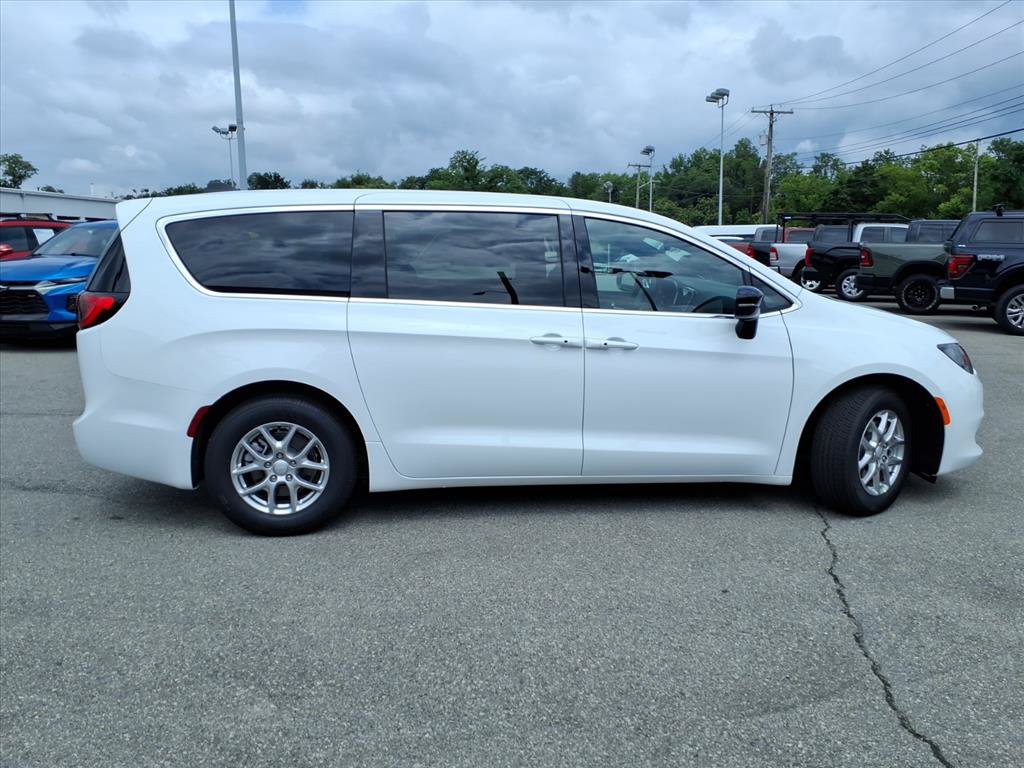 New 2027 Chrysler Pacifica LX FWD image 3