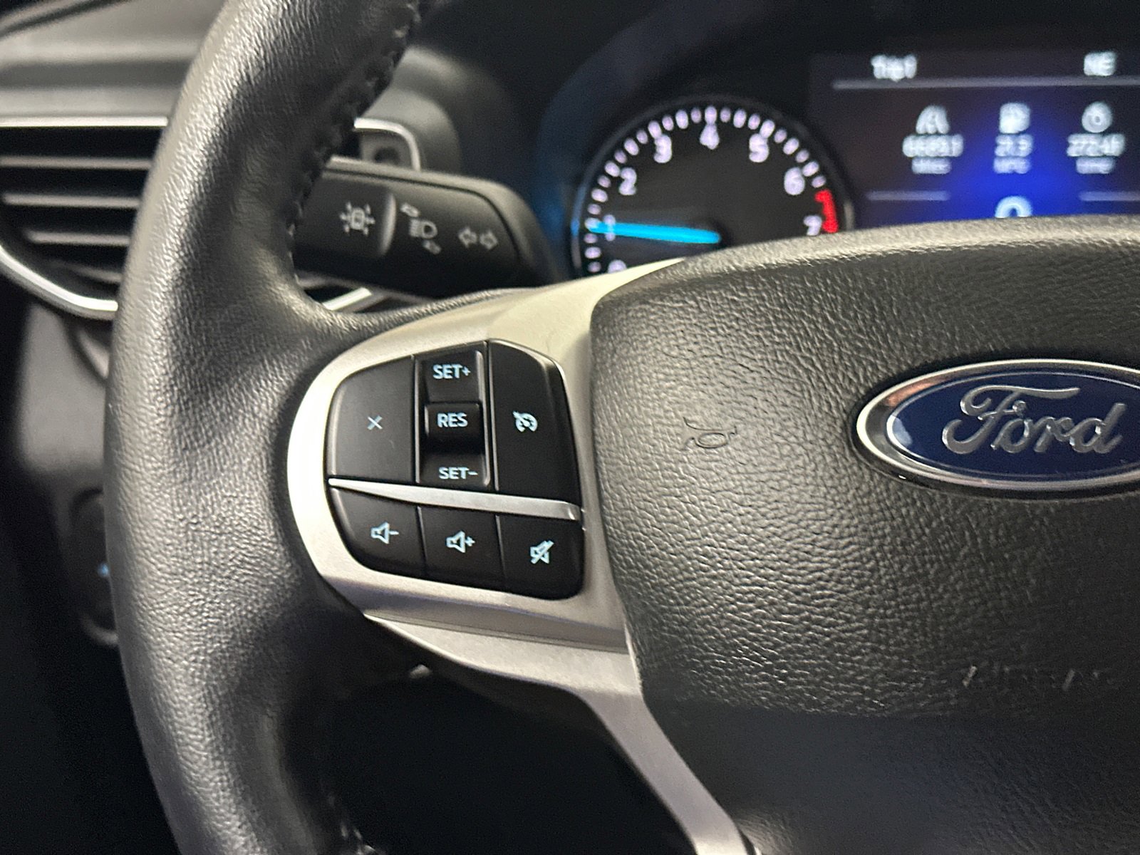 Used 2022 Ford Explorer XLT w/ Equipment Group 202A image 24