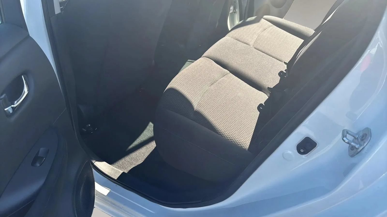 Used 2015 Nissan Leaf S FWD image 25