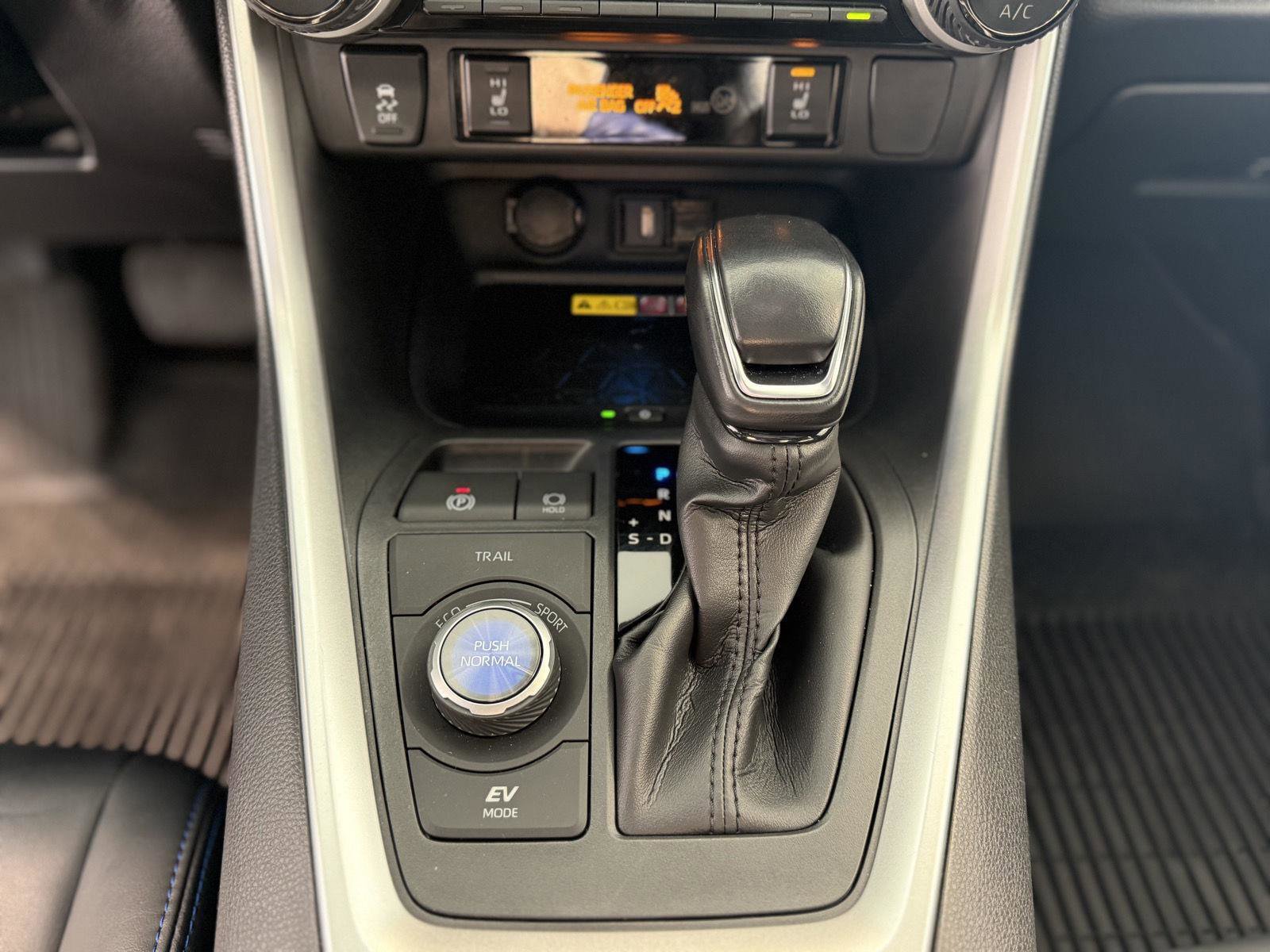 Used 2022 Toyota RAV4 XSE image 15