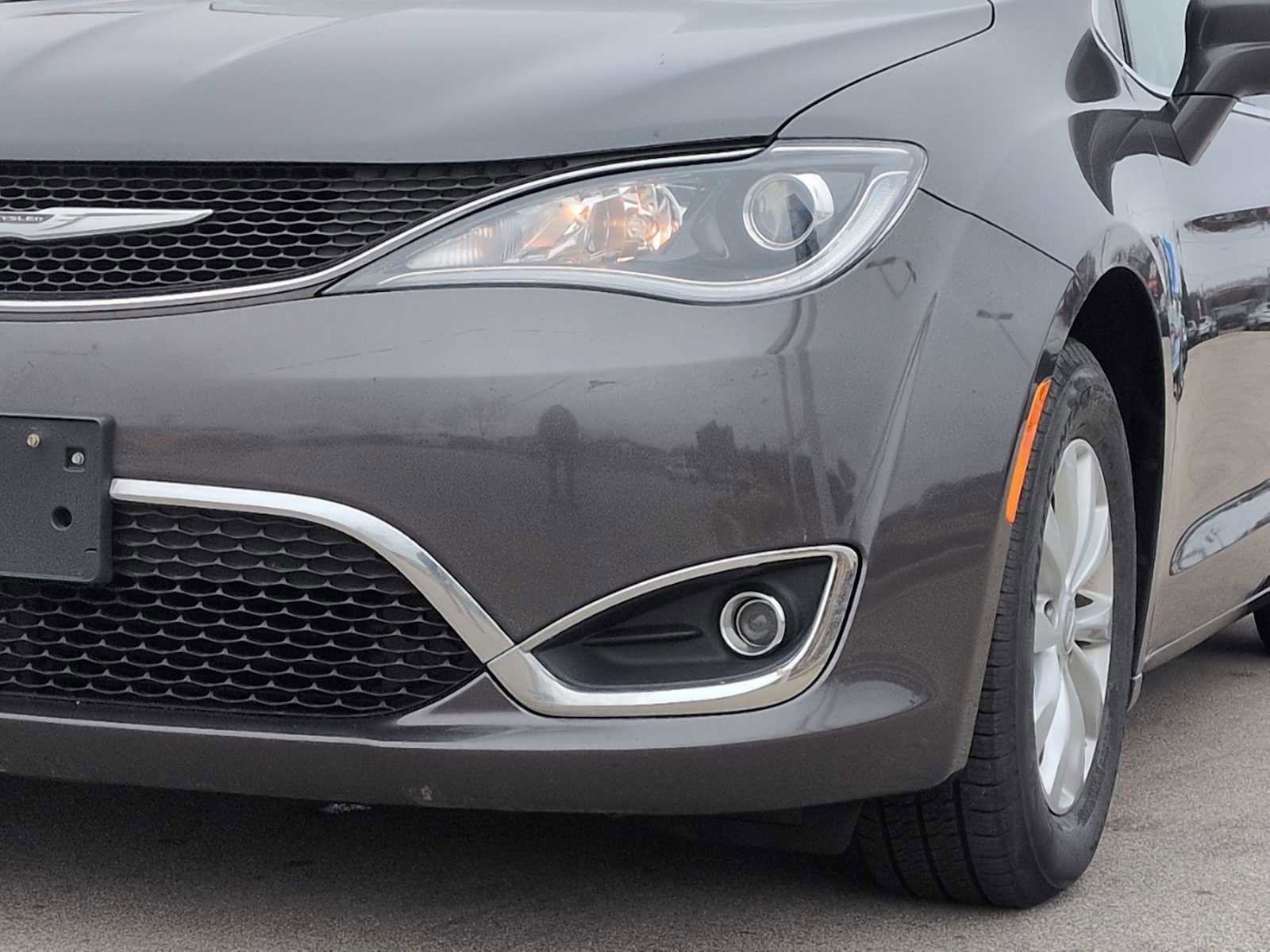 Used 2018 Chrysler Pacifica Touring Plus image 9