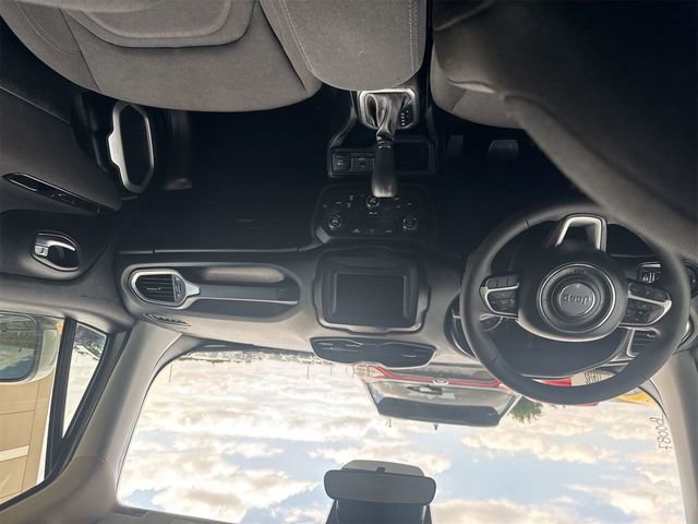 Used 2019 Jeep Renegade Latitude FWD image 14
