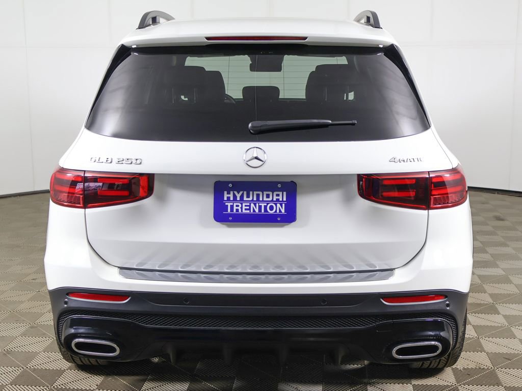 Used 2025 Mercedes-Benz GLB 250 4MATIC image 10