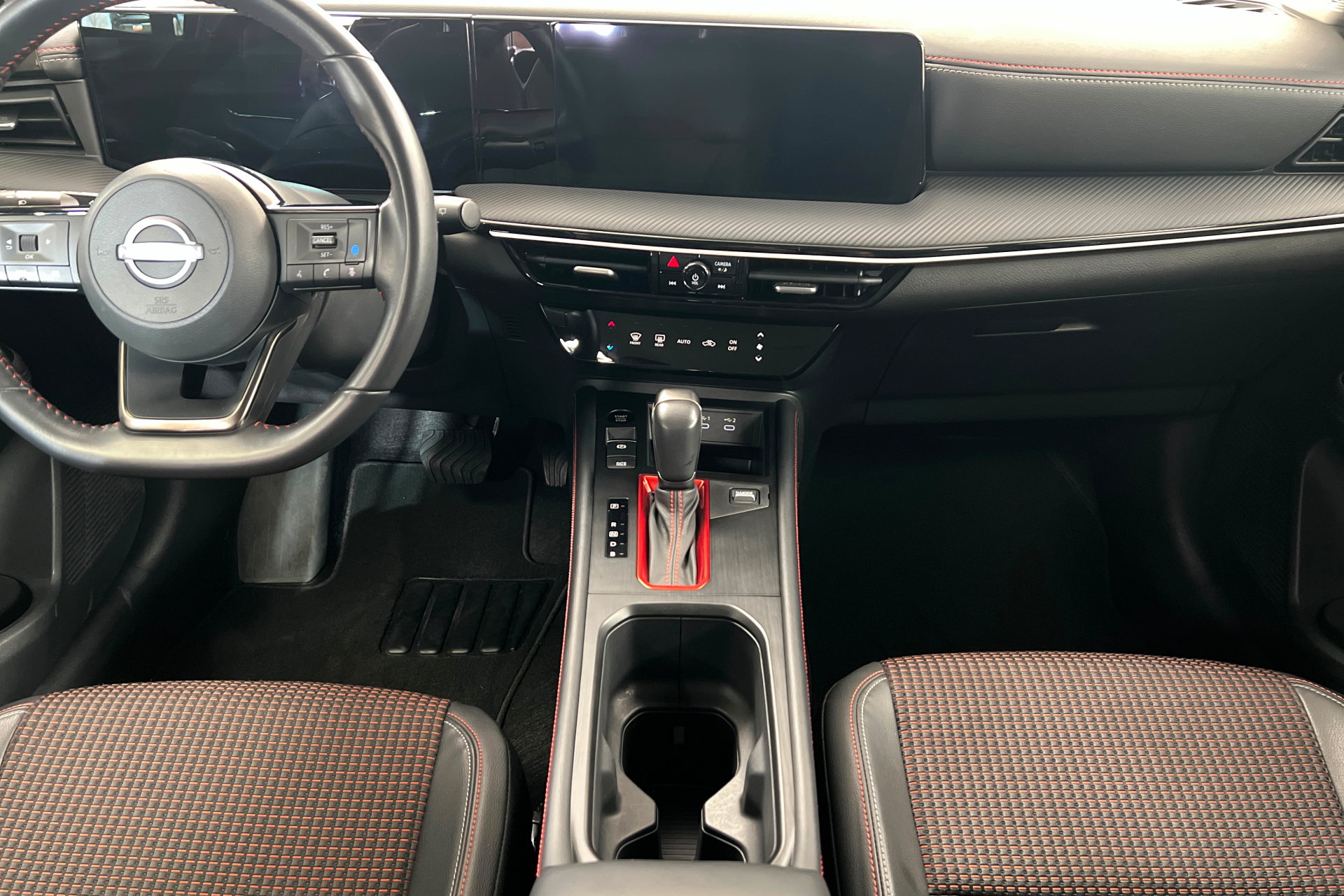 Used 2025 Nissan Kicks SR FWD image 14