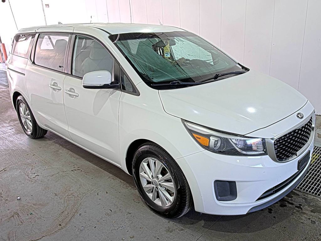 Used 2018 Kia Sedona L image 2