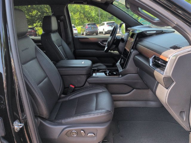 Used 2025 GMC Yukon Denali AWD/4WD image 30