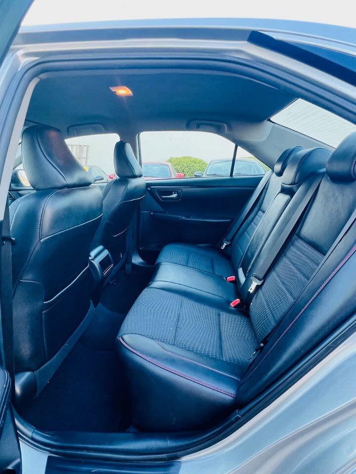 Used 2015 Toyota Camry SE image 13