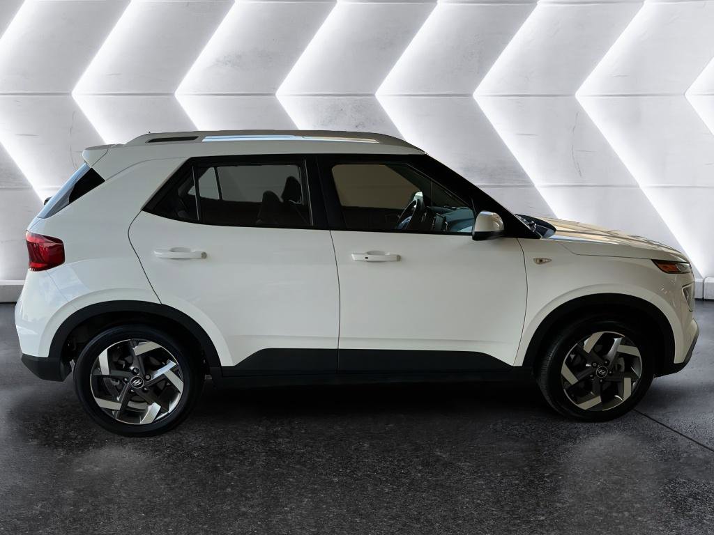 Certified 2025 Hyundai Venue SEL image 4