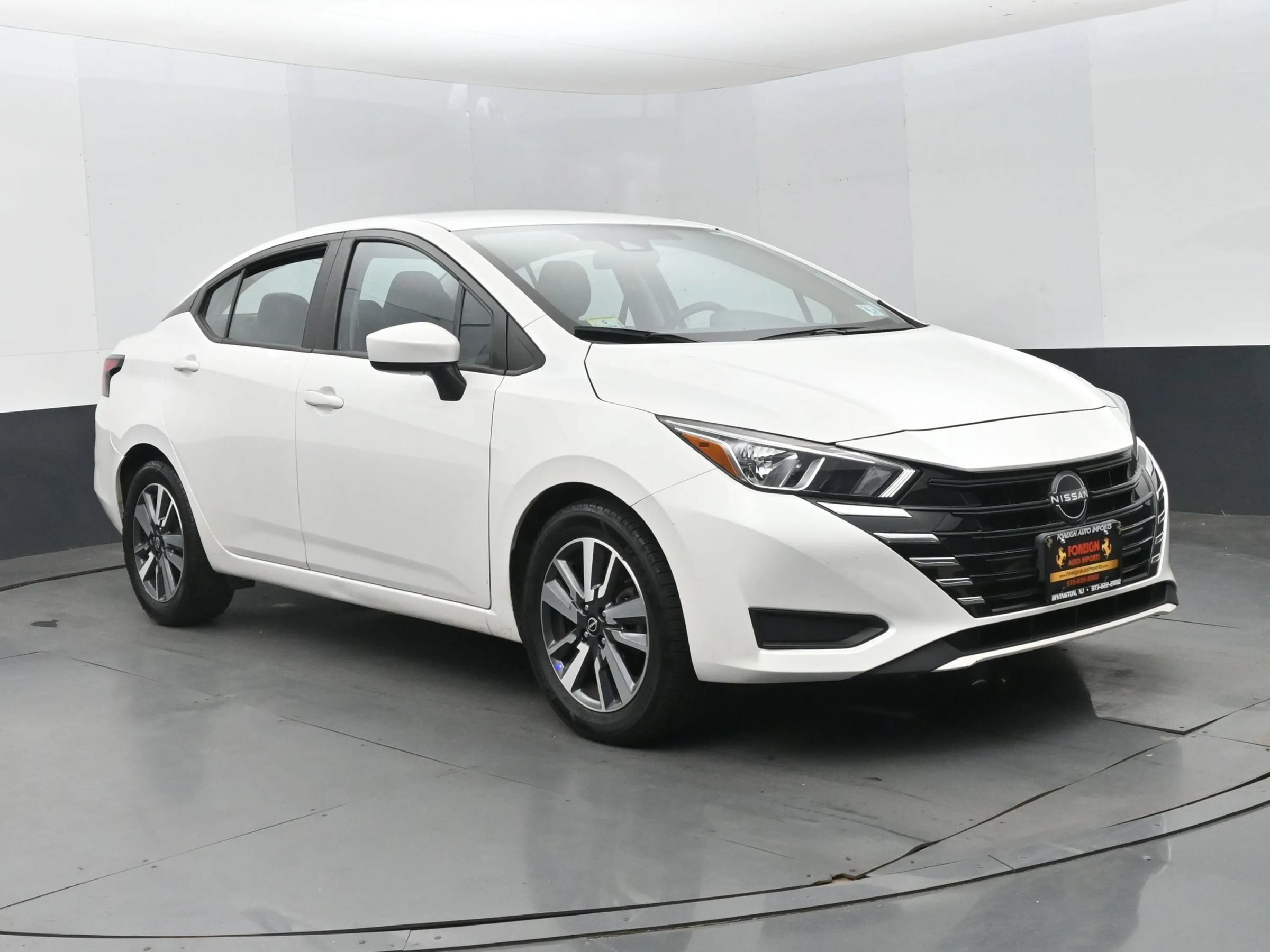 Used 2024 Nissan Versa SV FWD image 2