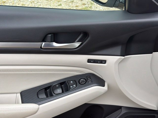 Used 2019 Nissan Altima 2.5 Platinum FWD image 17