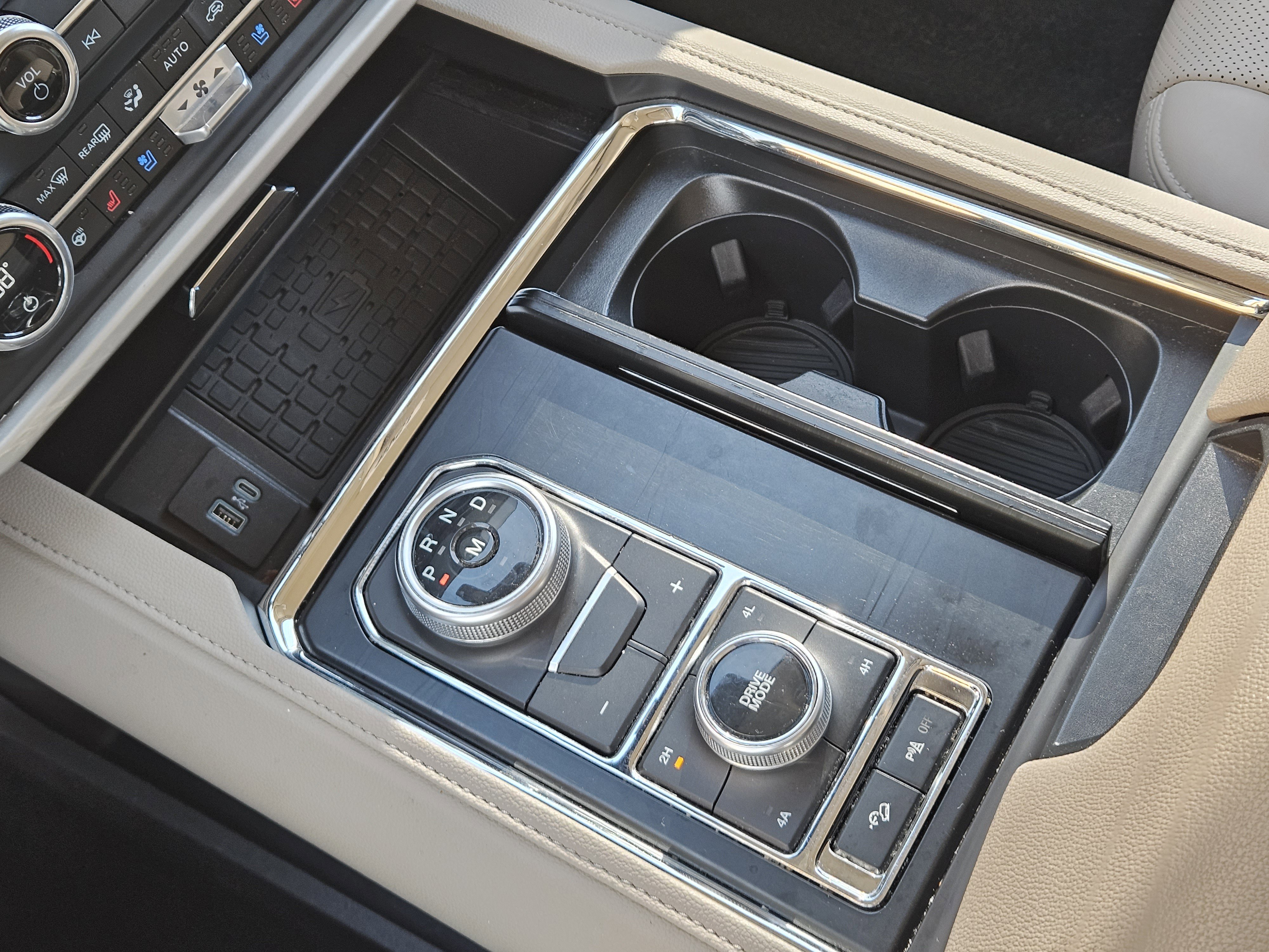 Used 2023 Ford Expedition XLT image 21