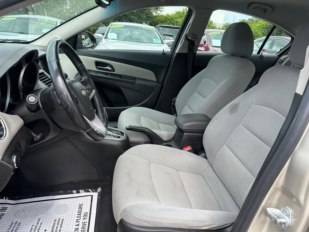 Used 2014 Chevrolet Cruze LT image 10