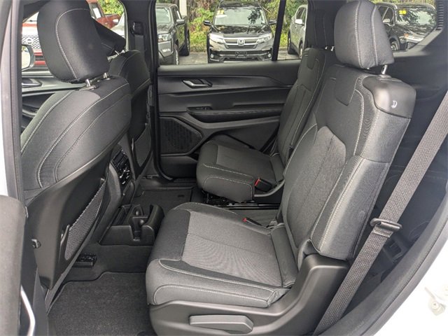 New 2025 Jeep Grand Cherokee L Laredo image 13