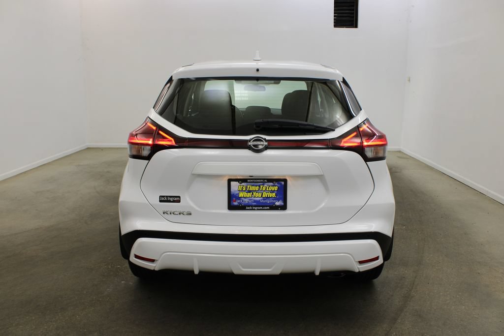 Used 2023 Nissan Kicks S FWD image 4