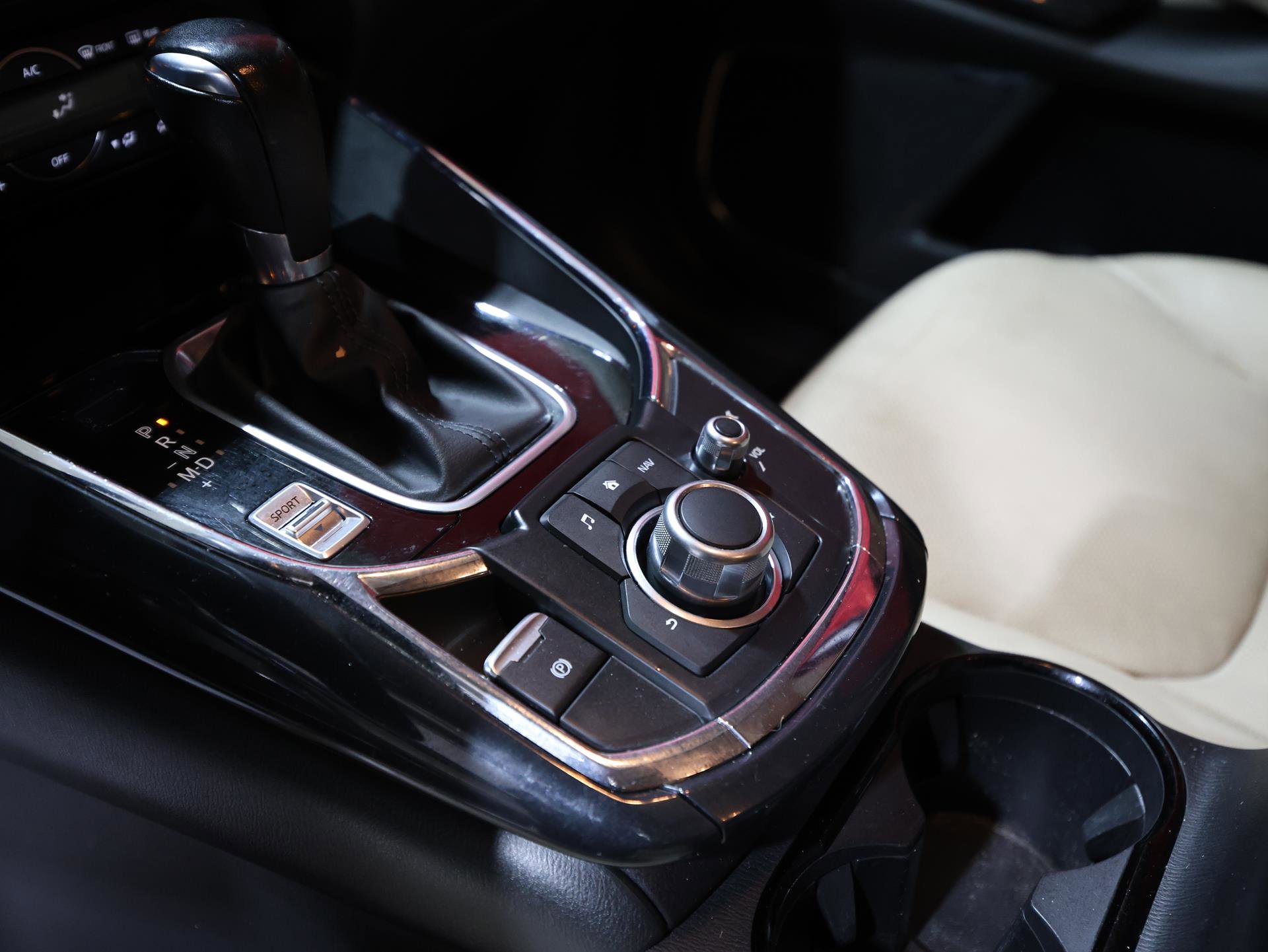 Used 2018 MAZDA CX-9 Touring w/ Touring Premium Package image 23