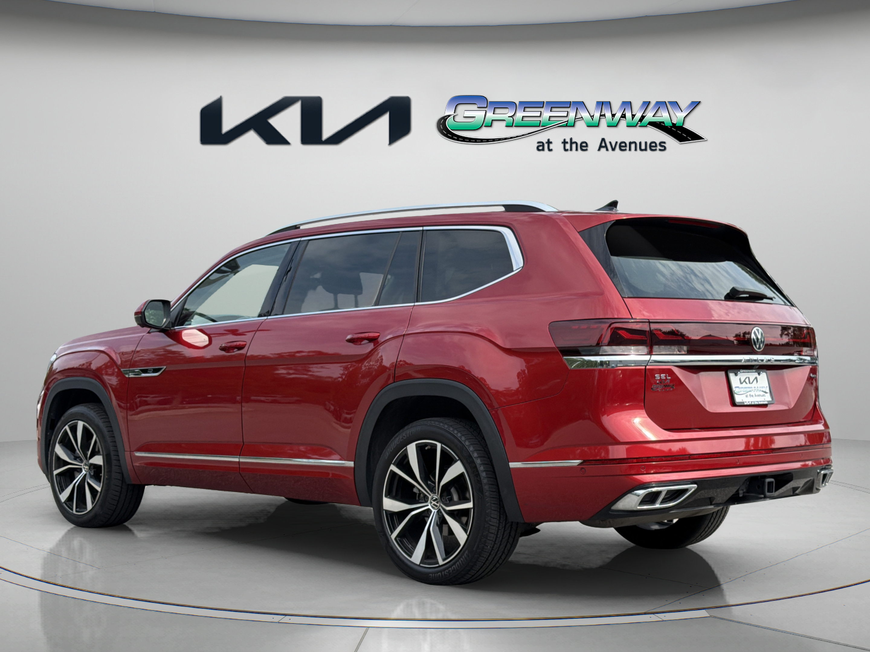 Used 2024 Volkswagen Atlas SEL Premium R-Line AWD/4WD image 4