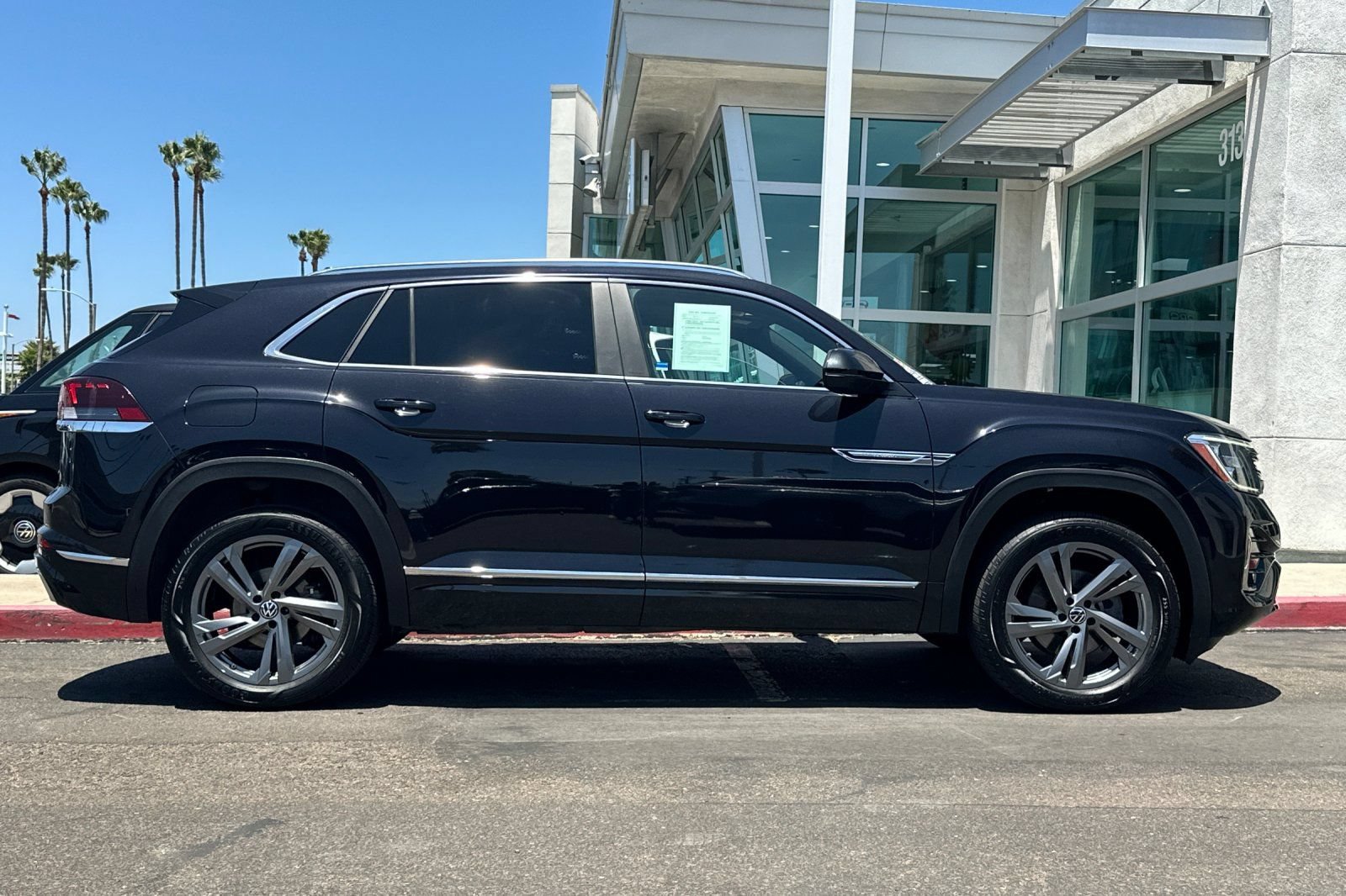 Used 2024 Volkswagen Atlas Cross Sport SEL R-Line AWD/4WD image 3
